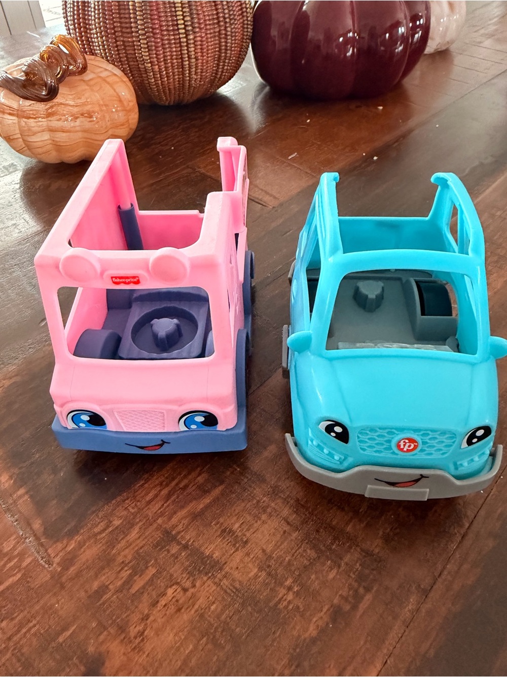 👚CLOSET CLEAN OUT SALE👖 2 Little People Cars
